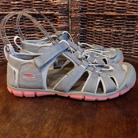 KEEN Big Kid 4 Gray Pink Seacamp II CNX Beach Sandals Unisex Water Hiking Shoes - Picture 1 of 10